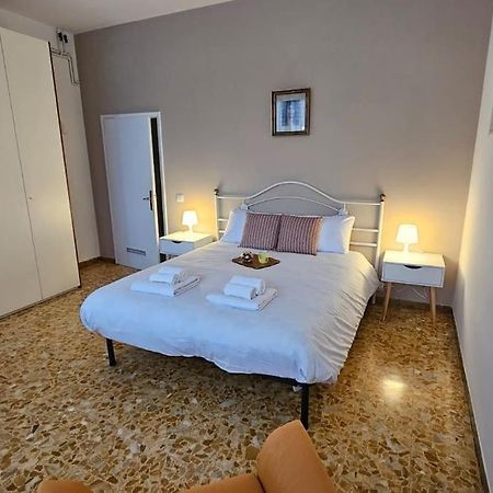 Monticelli Apt - 6 Posti Letto Флоренция Экстерьер фото